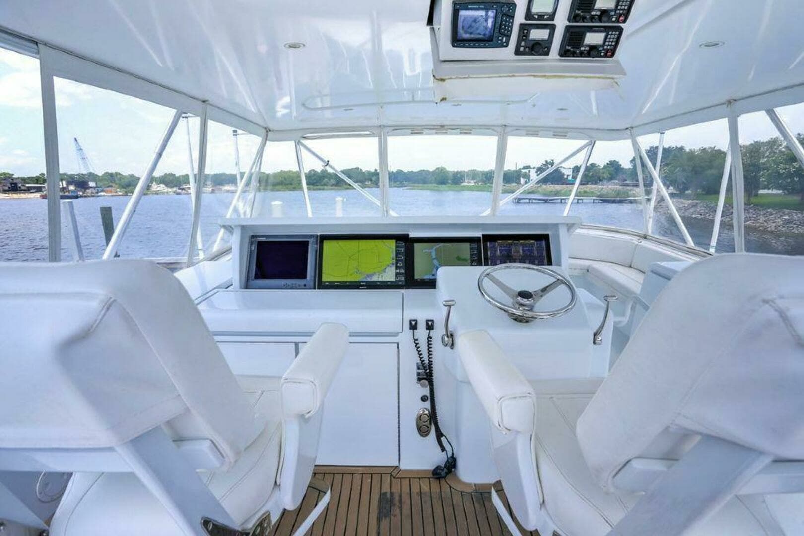 2007 Hatteras 68 Convertible - Image 4