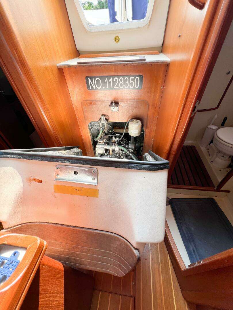 2002 Hunter 356 - Image 41