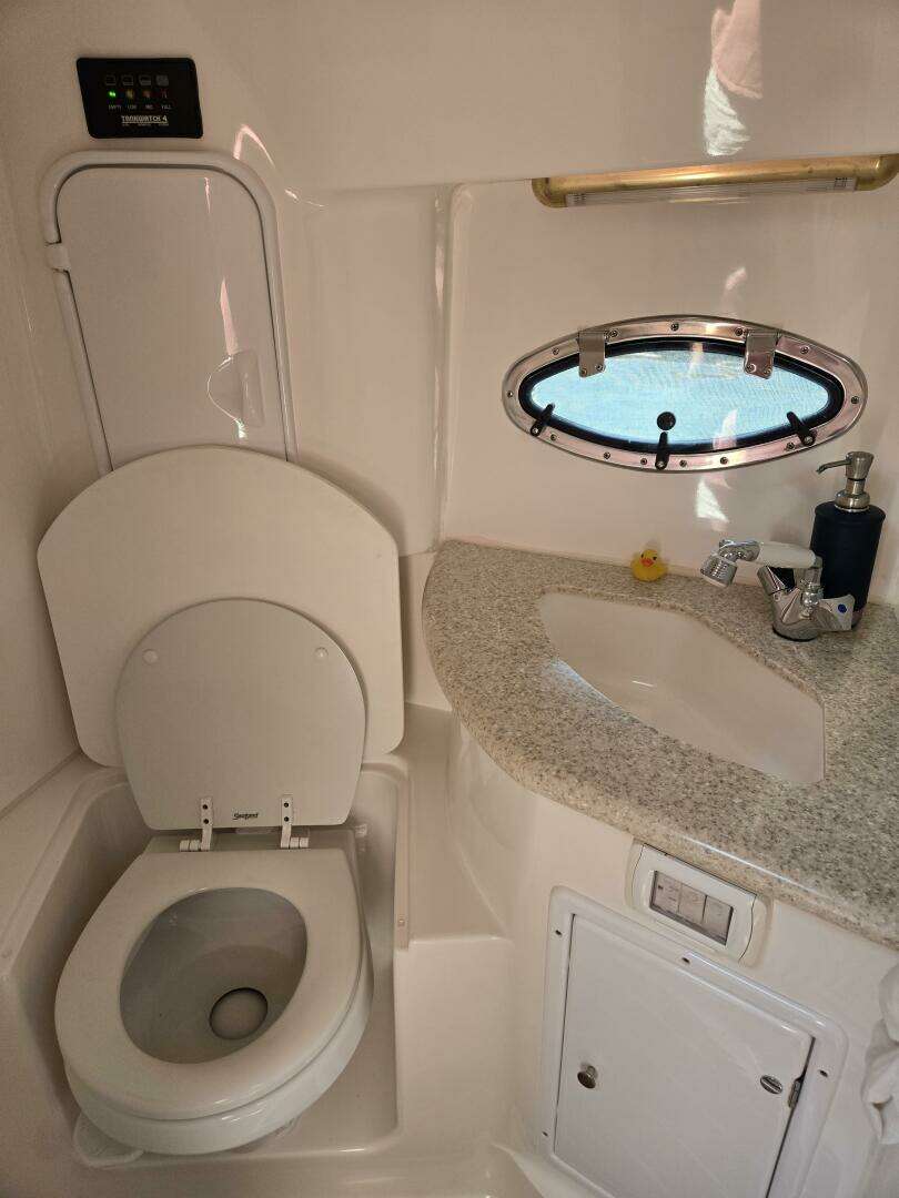 2007 Fountain 38 Express Cruiser - Image 17