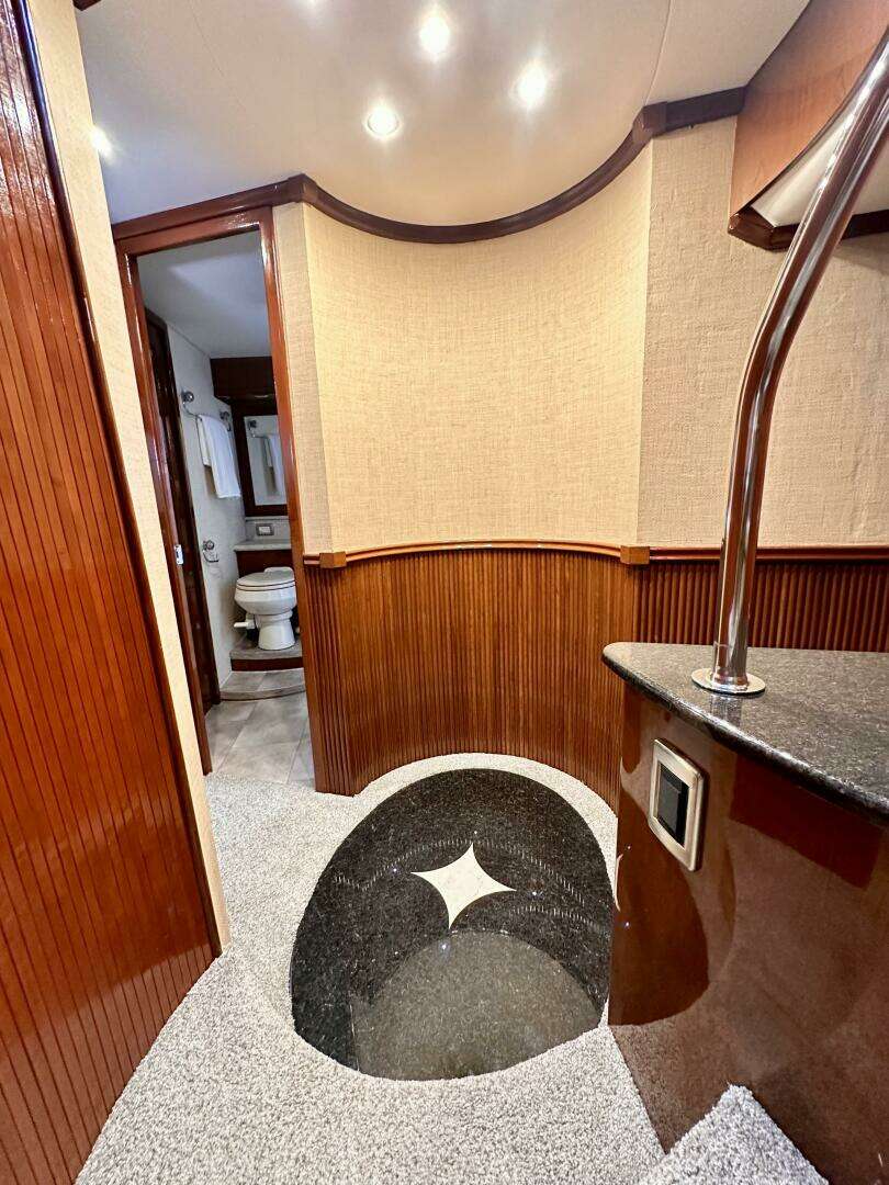 2006 Marquis 59 - Image 18
