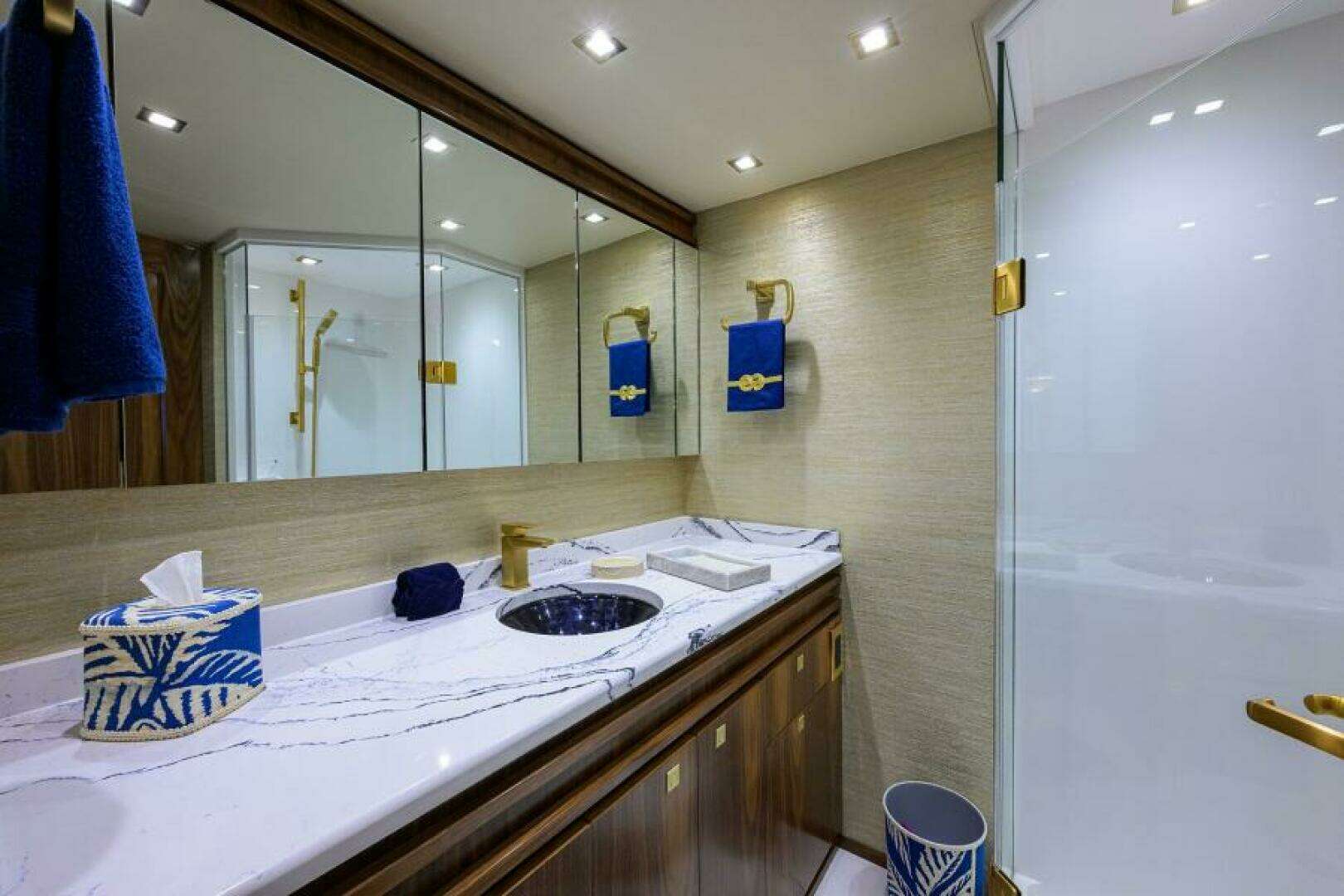 2024 Viking 80 Convertible - Image 14