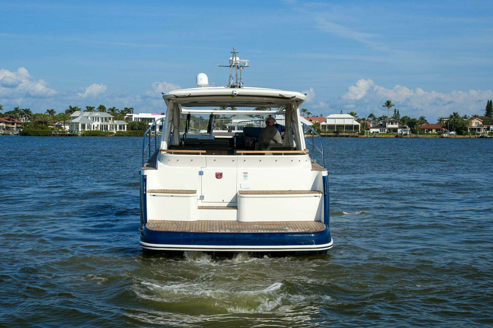 2026 Marex 360 Cabriolet Cruiser - Image 13