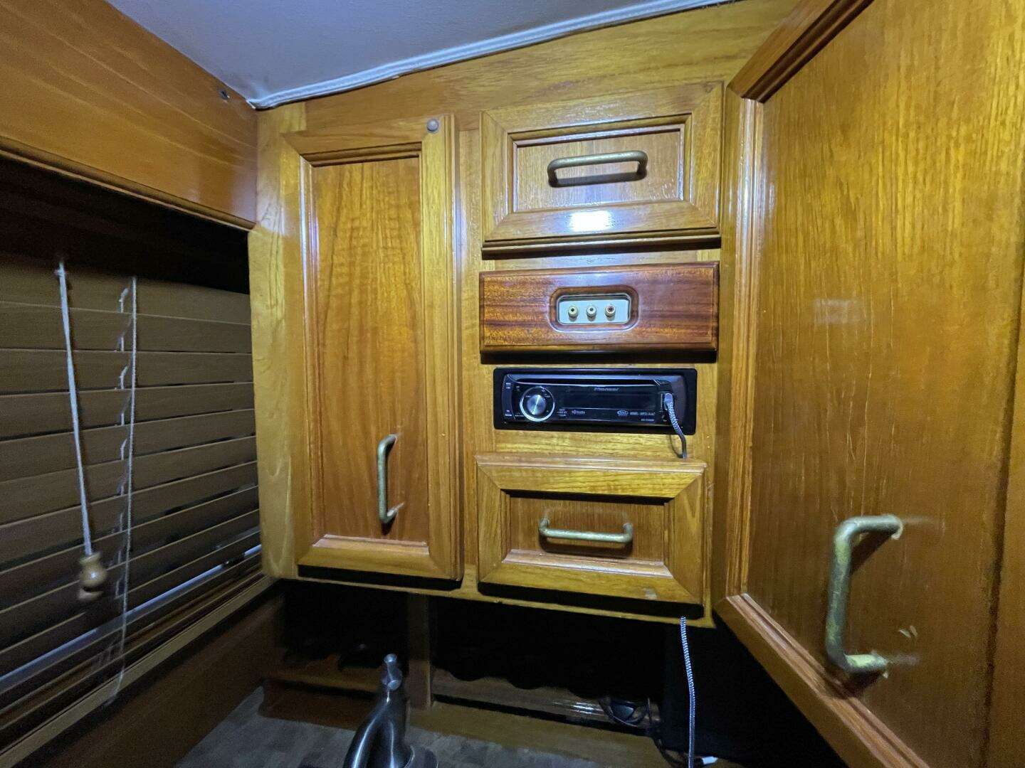 1986 Egg Harbor 40 Motor Yacht - Image 36