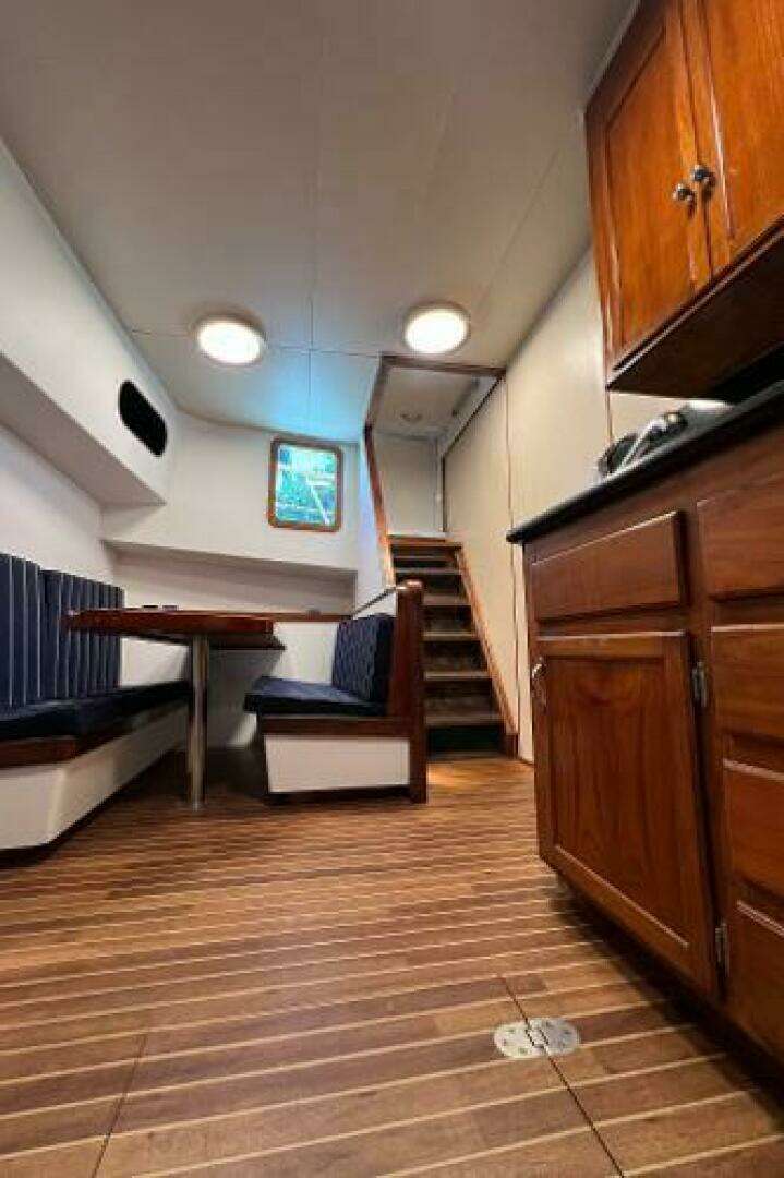 1983 Knight & Carver Custom Trideck - Image 69