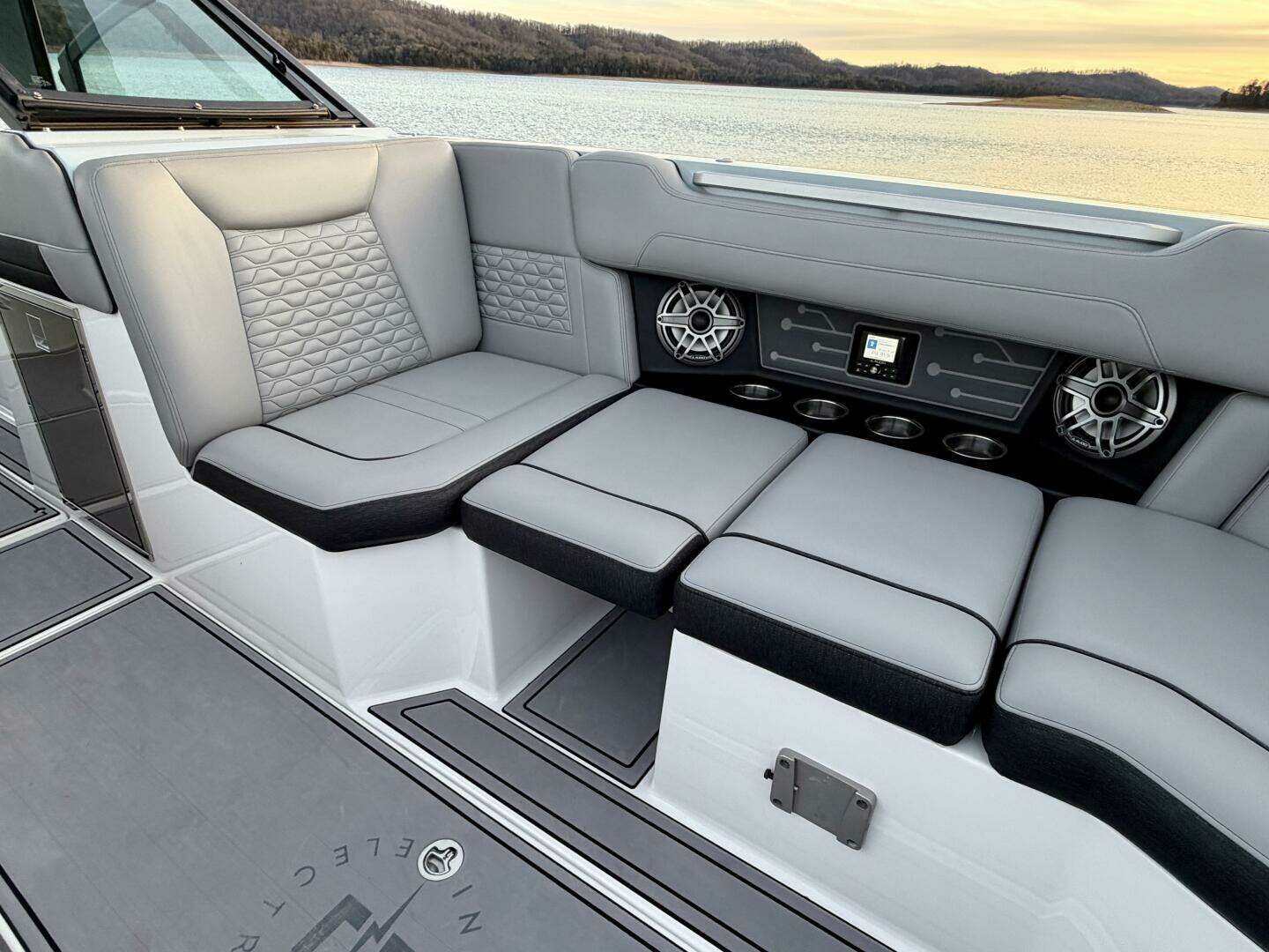 2023 Correct Craft Ingenity 23EL2 Electric Boat - Image 49