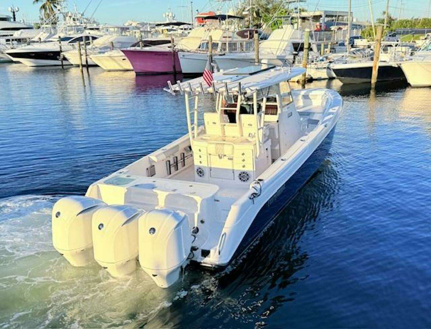 2014 Everglades 355 Center Console - Image 5
