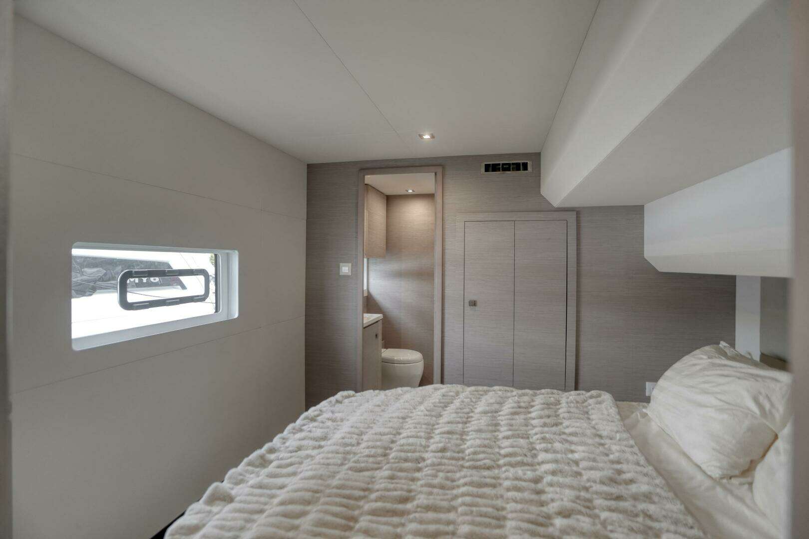 2022 Fountaine Pajot MY6 - Image 115
