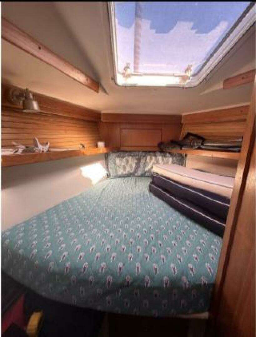 2004 Catalina 400 - Image 12