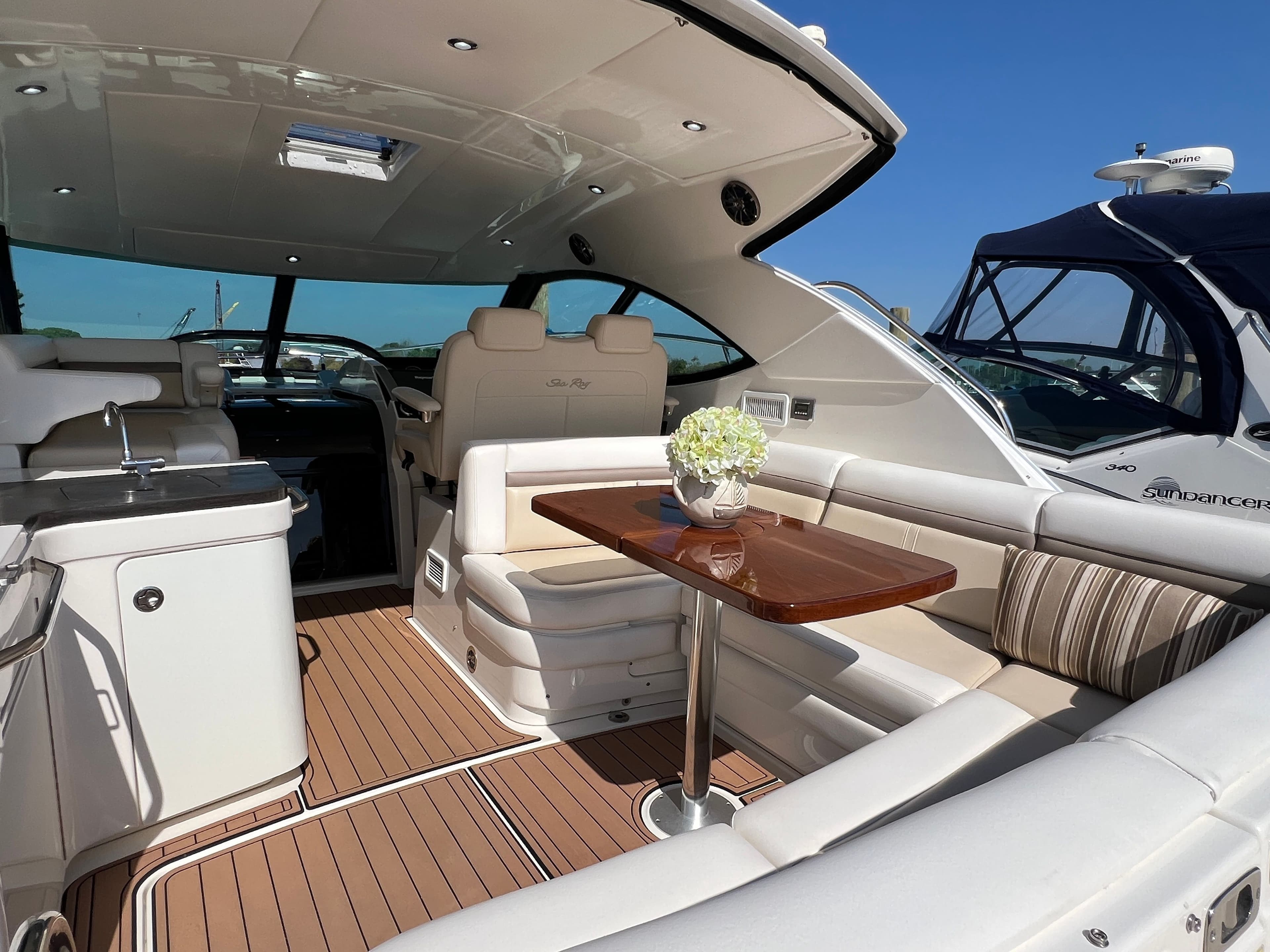 2015 Sea Ray 410 Sundancer - 12