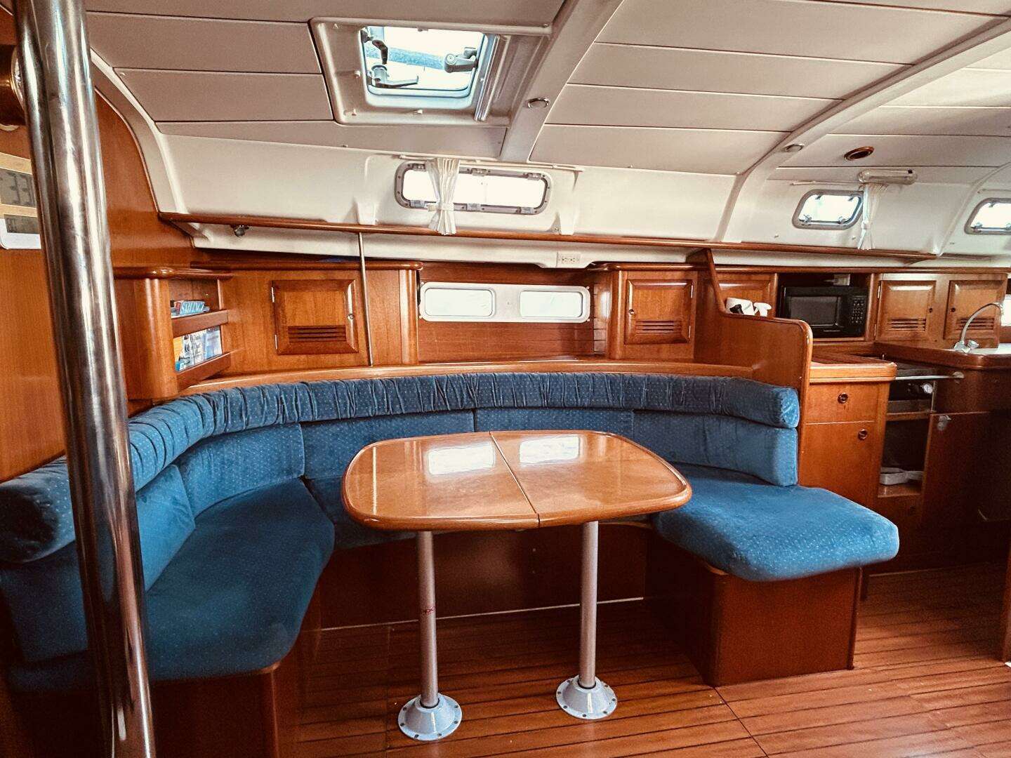 2001 Beneteau 411 - Image 7