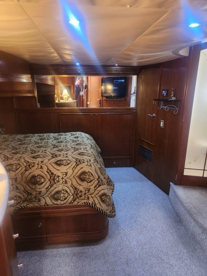 1998 Carver Voyager Pilothouse - Image 20