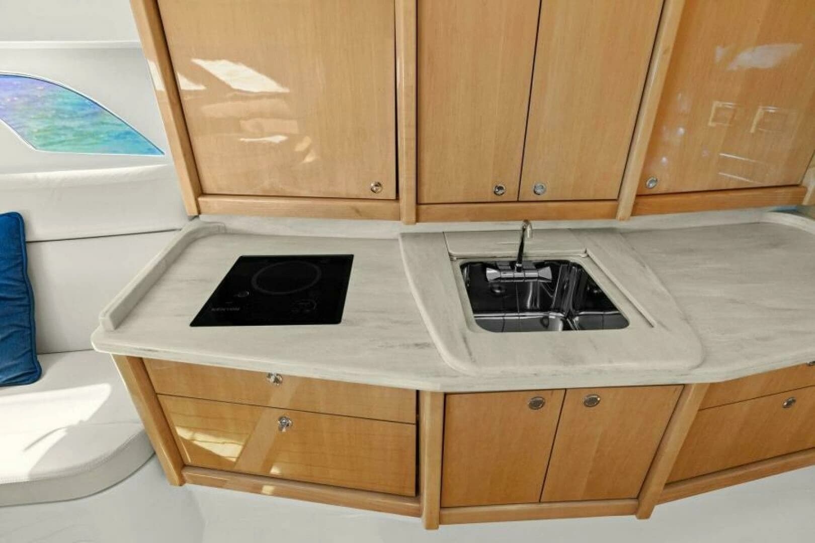 2019 Intrepid 475 Sport Yacht - Image 24