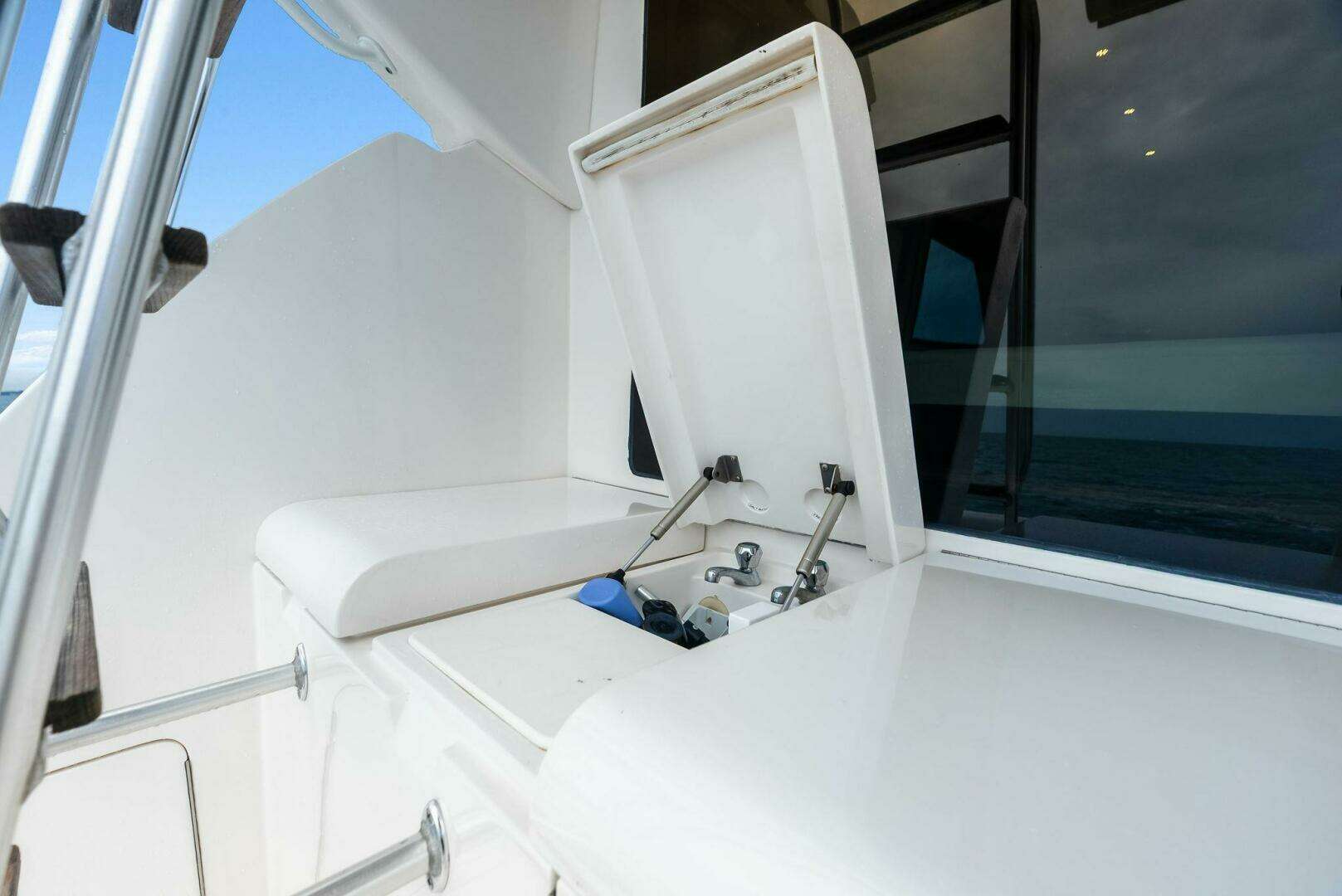 2006 Bertram Convertible - Image 16