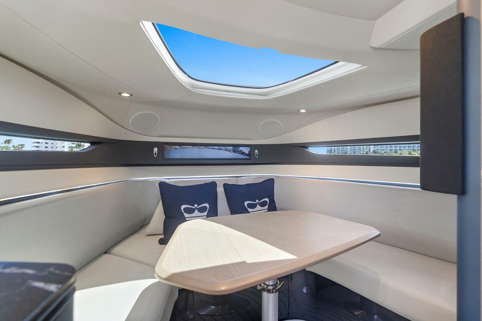 2020 Princess R35 - Image 22