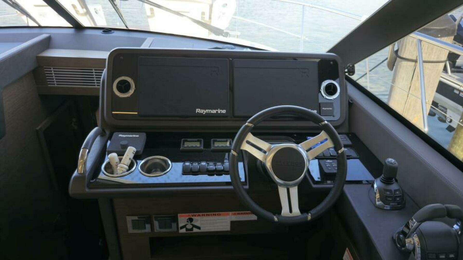 2018 Prestige 460 - Image 30