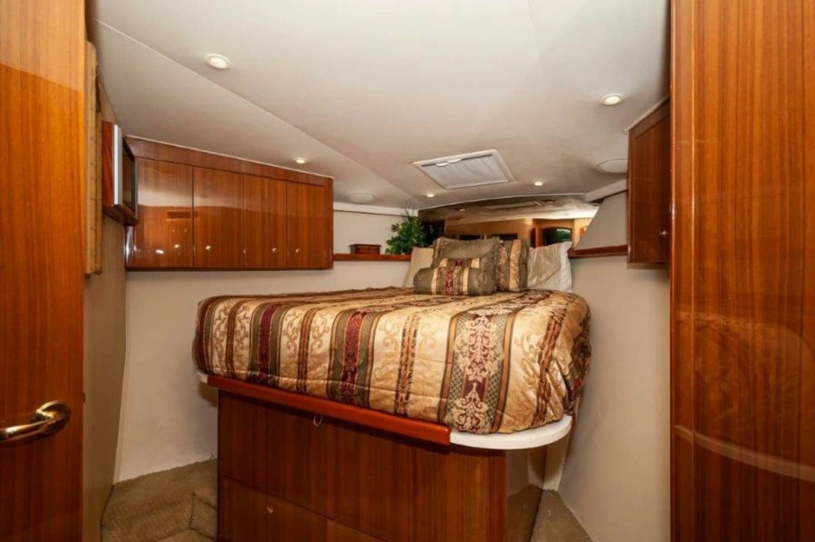2006 Viking 45 Convertible - Image 13