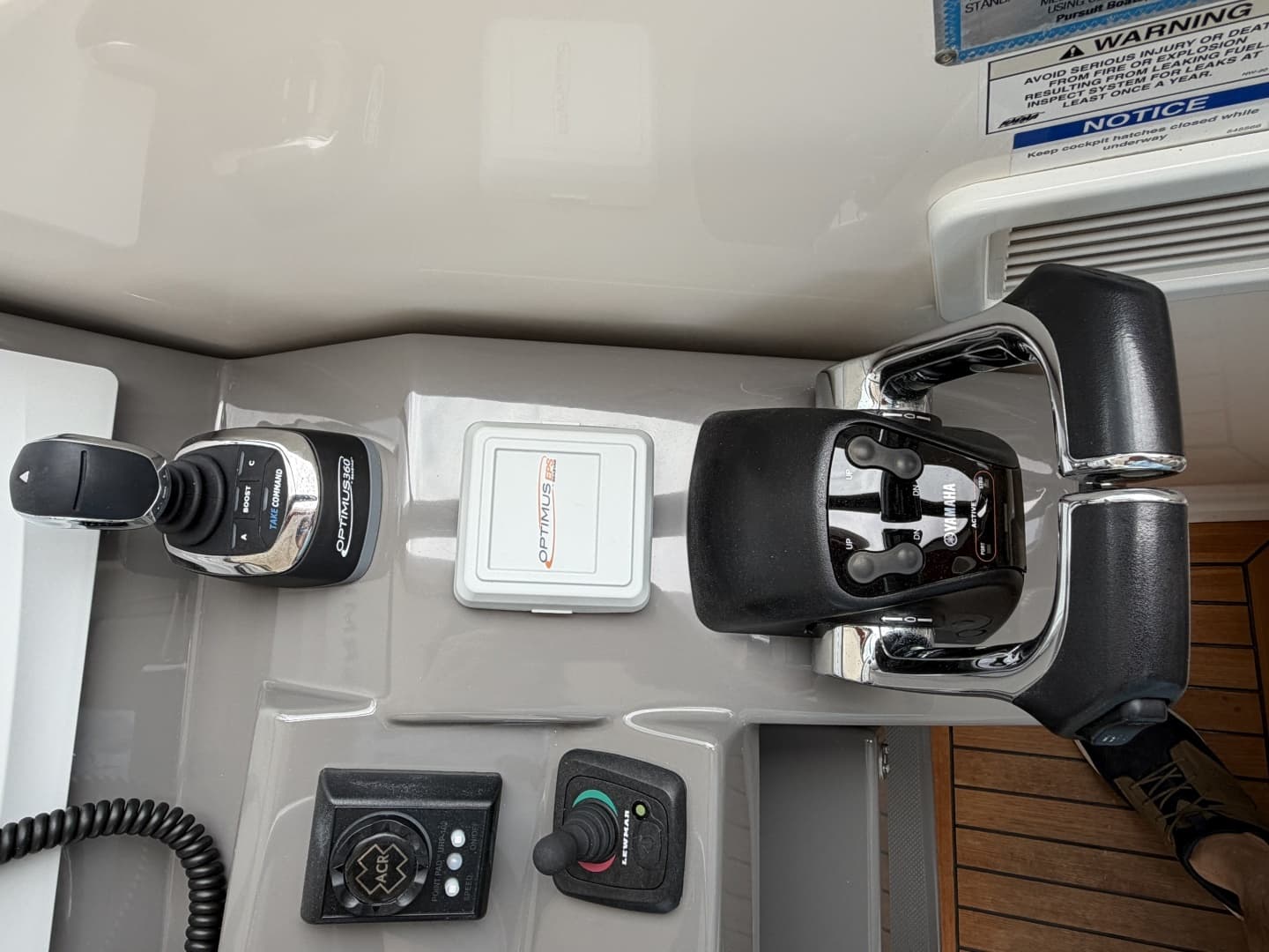 2016 Pursuit SC 365i Sport Coupe - Image 32