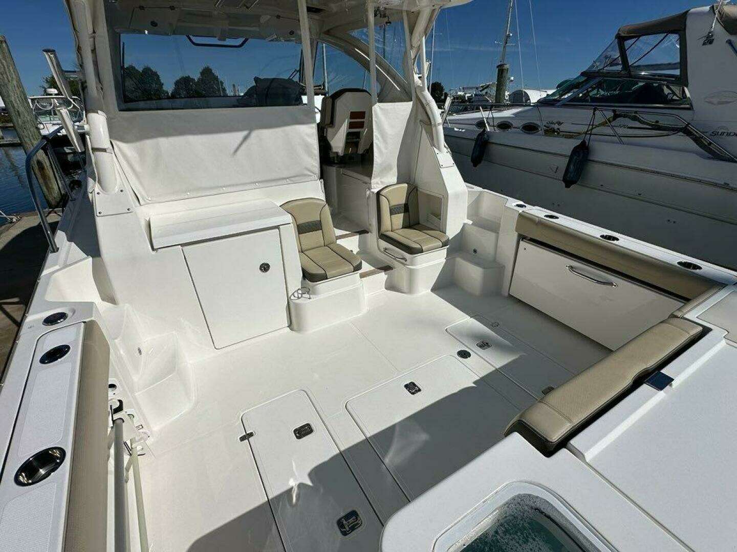 2020 Pursuit 355 OS - Image 34