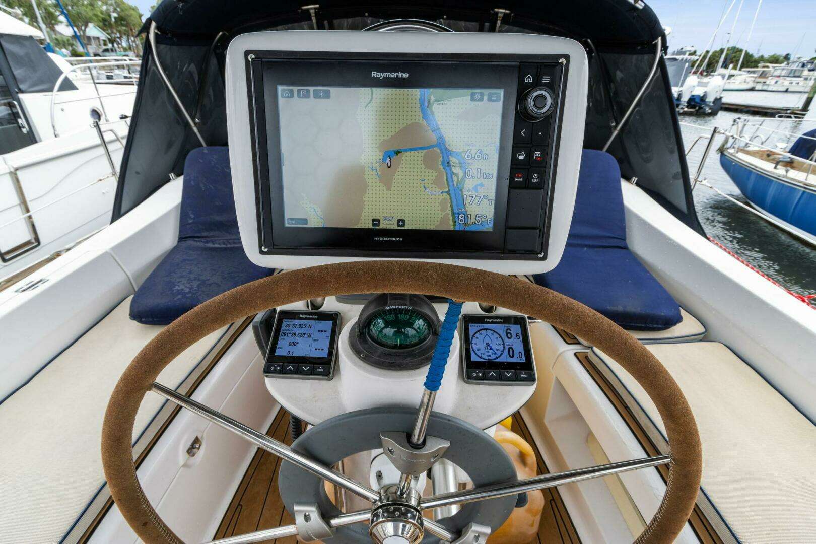 2003 Hunter 356 - Image 19