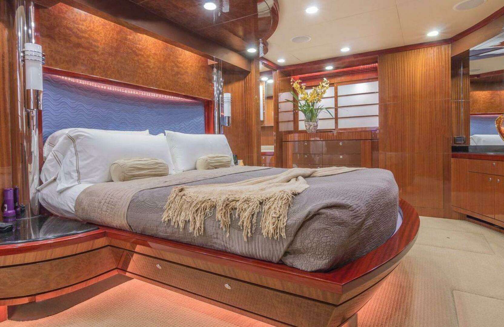 2008 Ocean Alexander 100 Skylounge Megayacht - Image 11