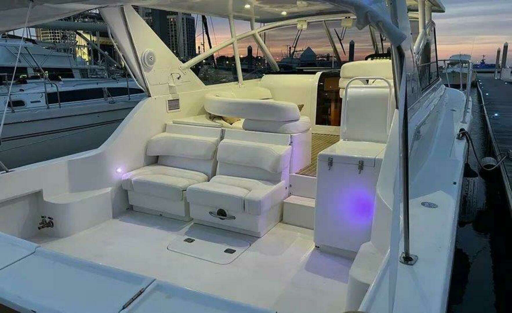 1996 Hatteras 39 Sport Express - Image 12