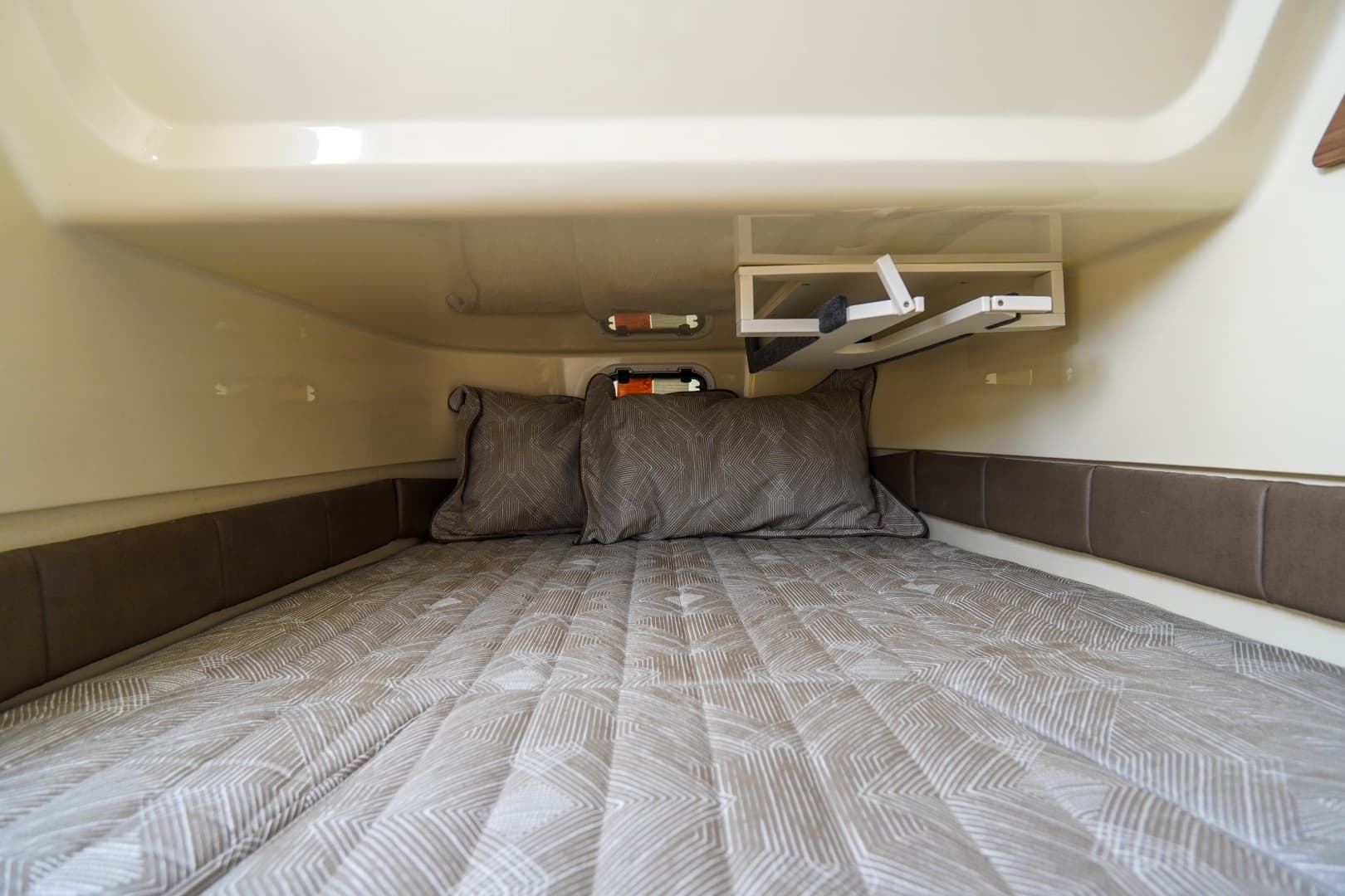 2026 Chris-Craft 31 Catalina - Image 22