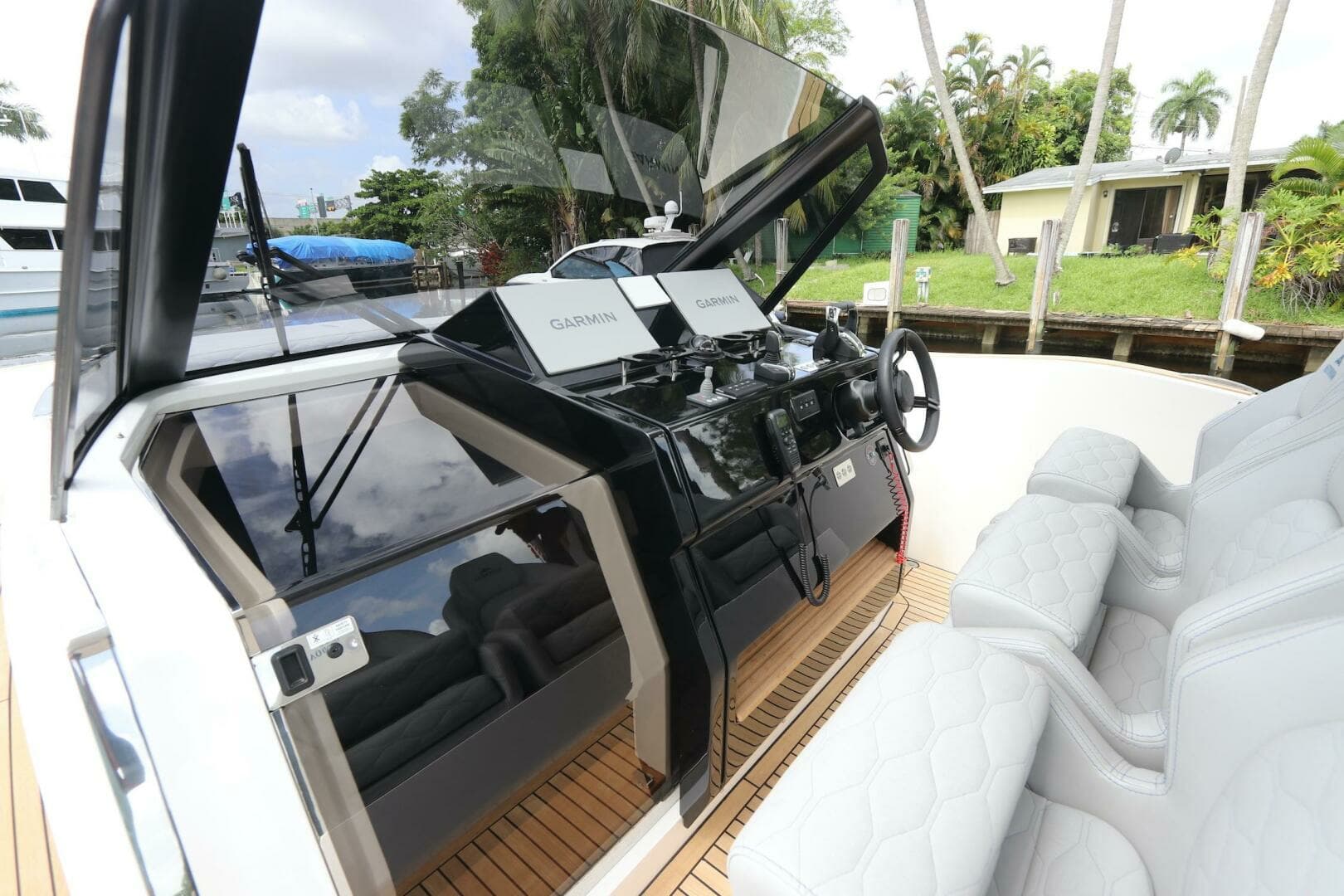2024 Astondoa 377 Coupe Outboard - Image 20