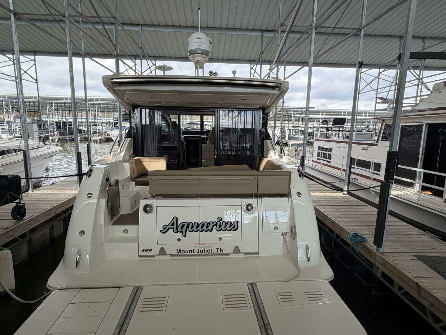 2017 Sea Ray 400 Sundancer - Image 4