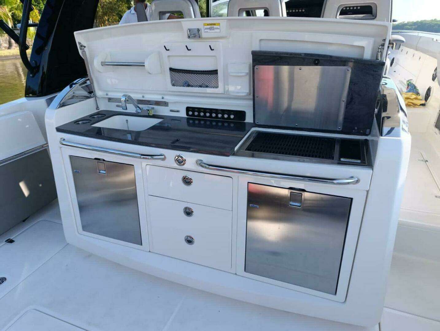 2024 Boston Whaler 420 Outrage - Image 8