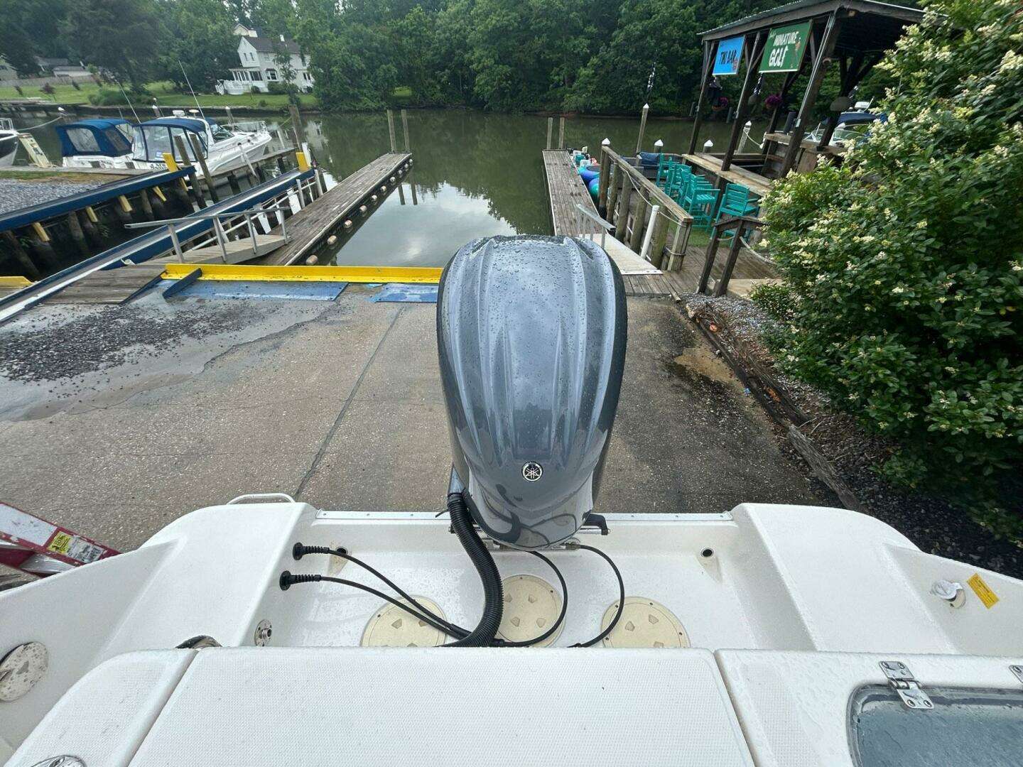 2022 Robalo R242 Center Console - Image 5