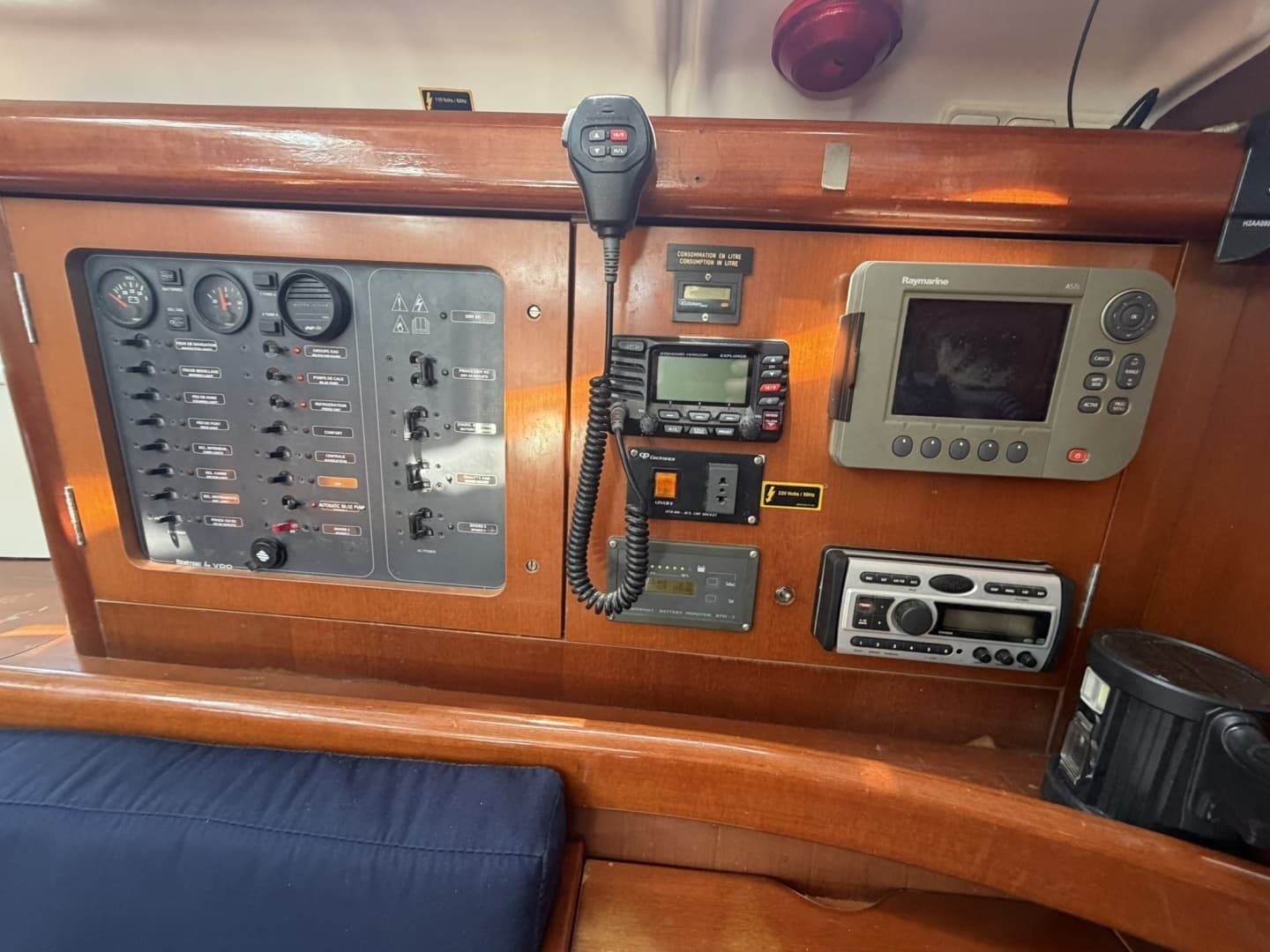 2006 Beneteau 423 - Image 92