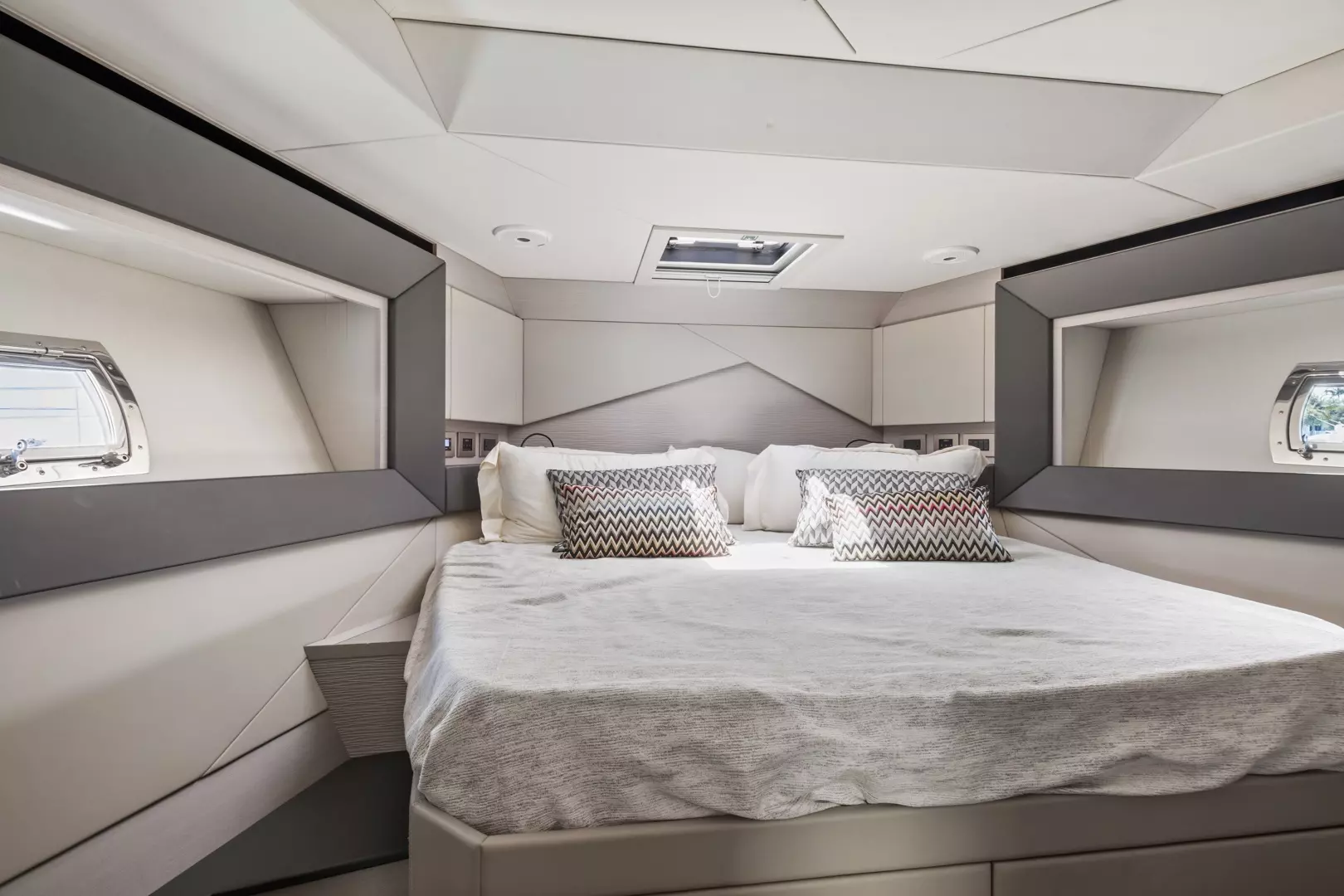 2020 Pershing 7X - Image 30
