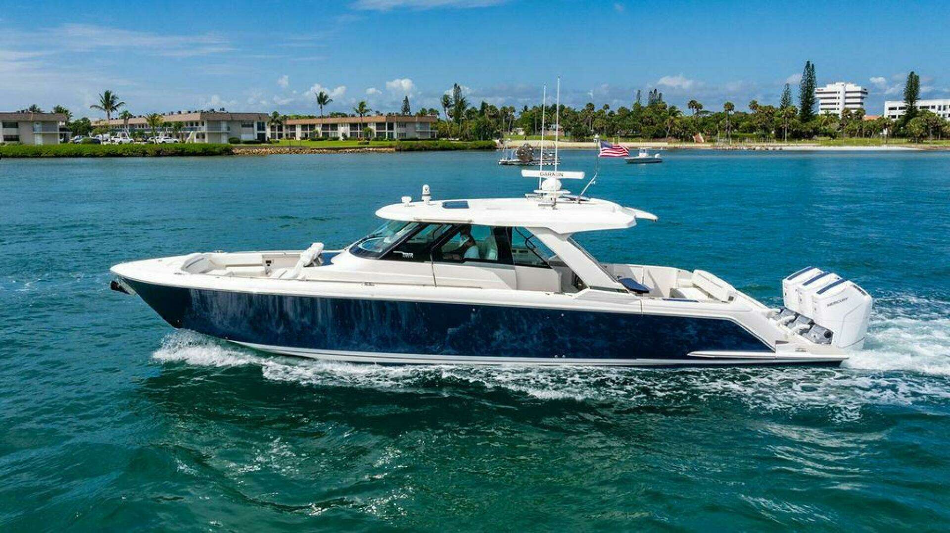 2025 Tiara Yachts 48 LS - Image 5