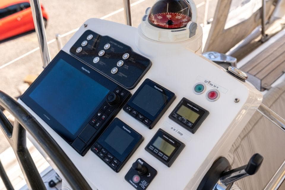Boat control panel with navigation instruments and compass, Discovery 67 model, 2011.