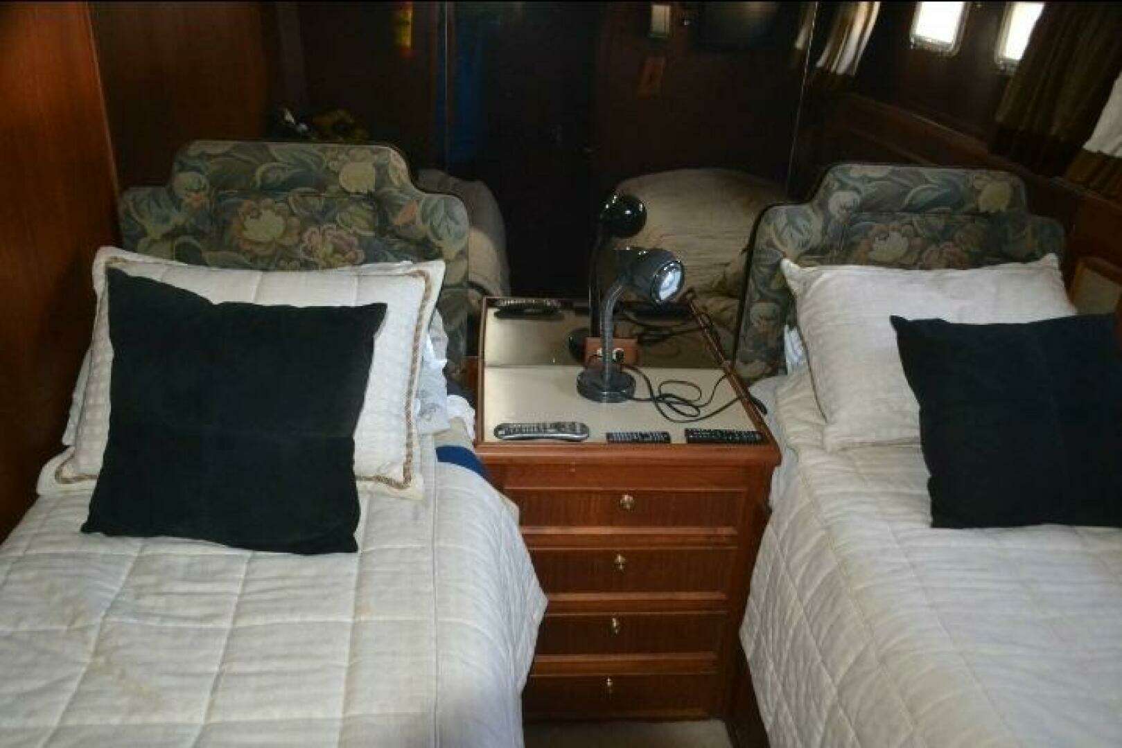 1984 Hatteras 53 Extended Deck Motor Yacht - Image 18
