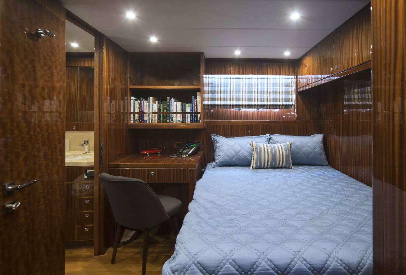 2016 Hargrave Raised Pilothouse - Image 21