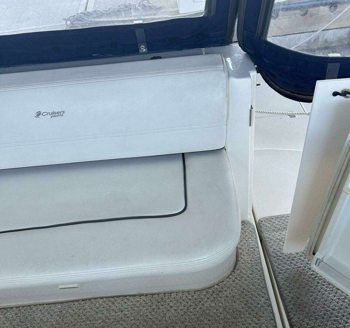 2006 Cruisers Yachts 370 Express - Image 13