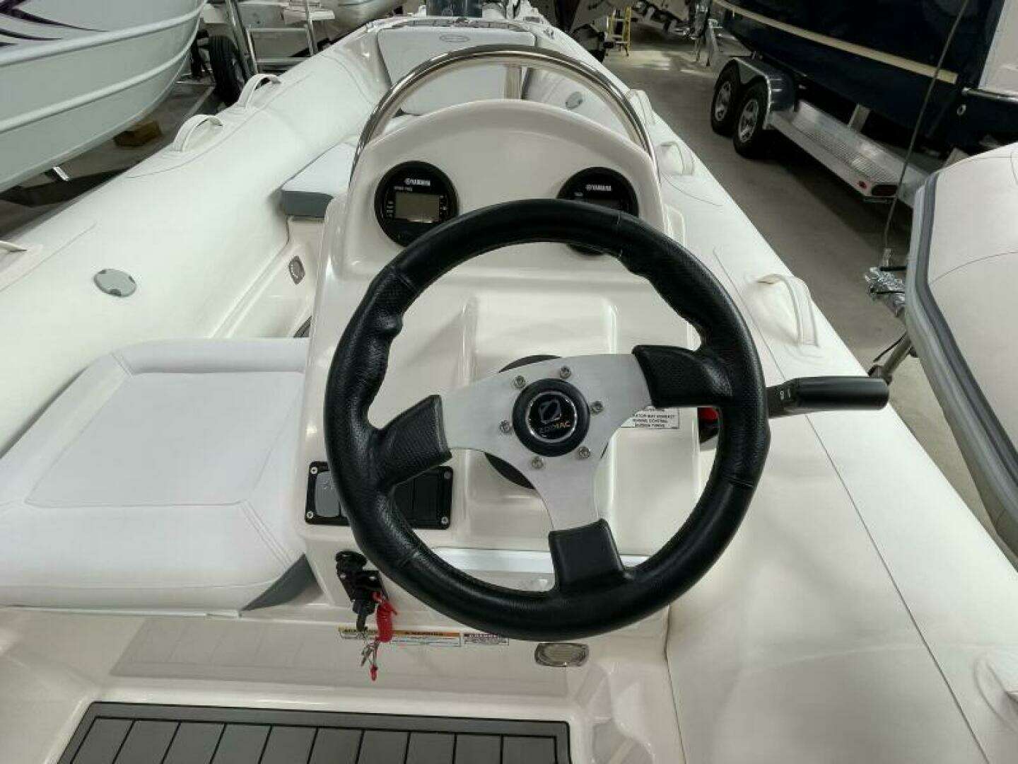 2025 Zodiac Yachtline 490 Deluxe NEO - Image 13
