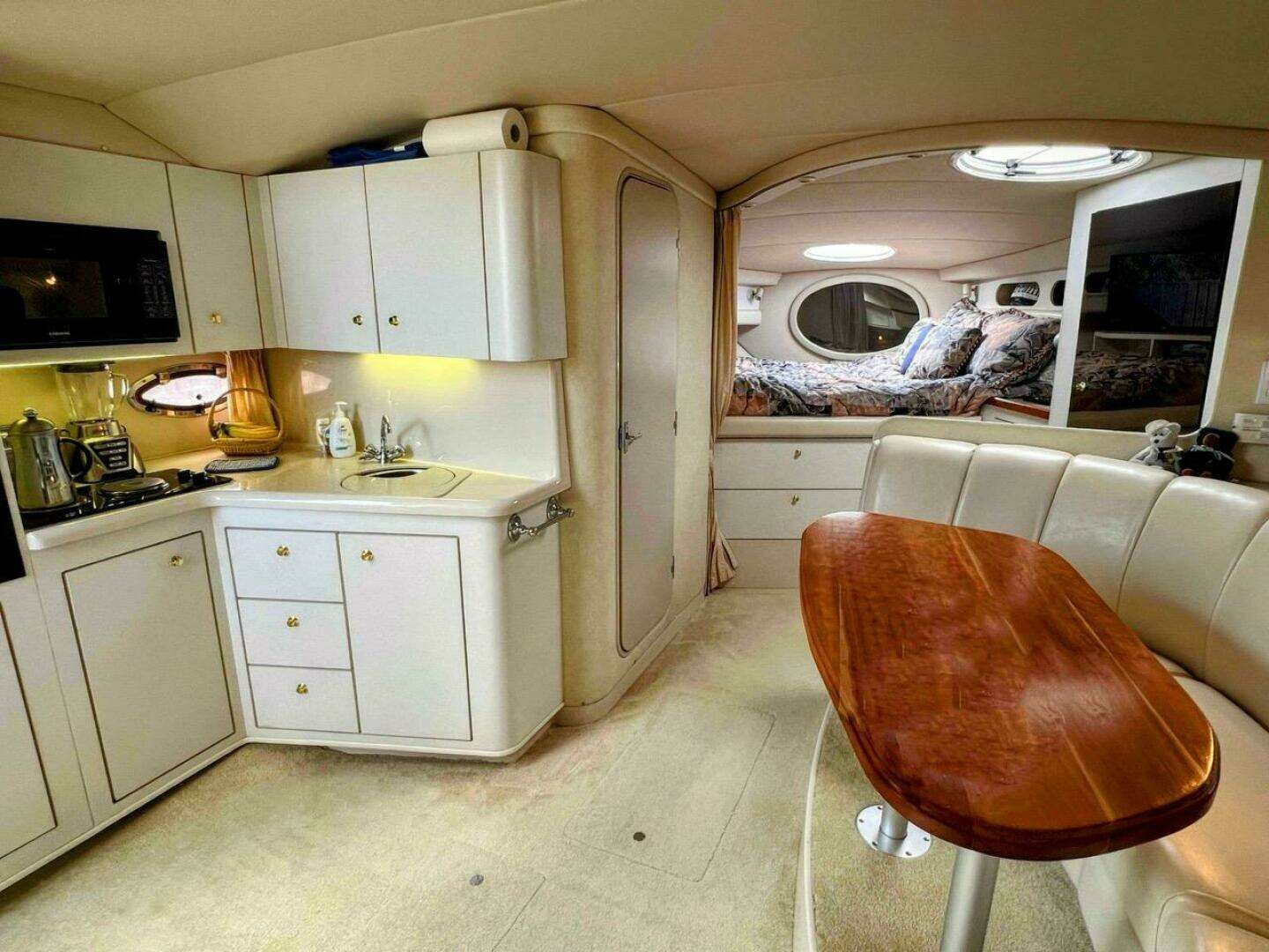 1998 Cruisers Yachts 3575 Esprit - Image 20