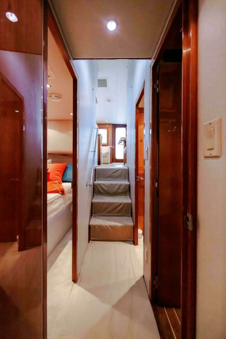 2005 Hatteras 50 Convertible - Image 38