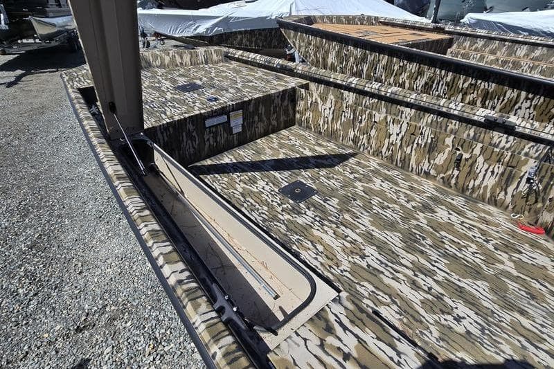 2025 Avid 16 Commander boat with camouflage interior design, featuring storage compartments.