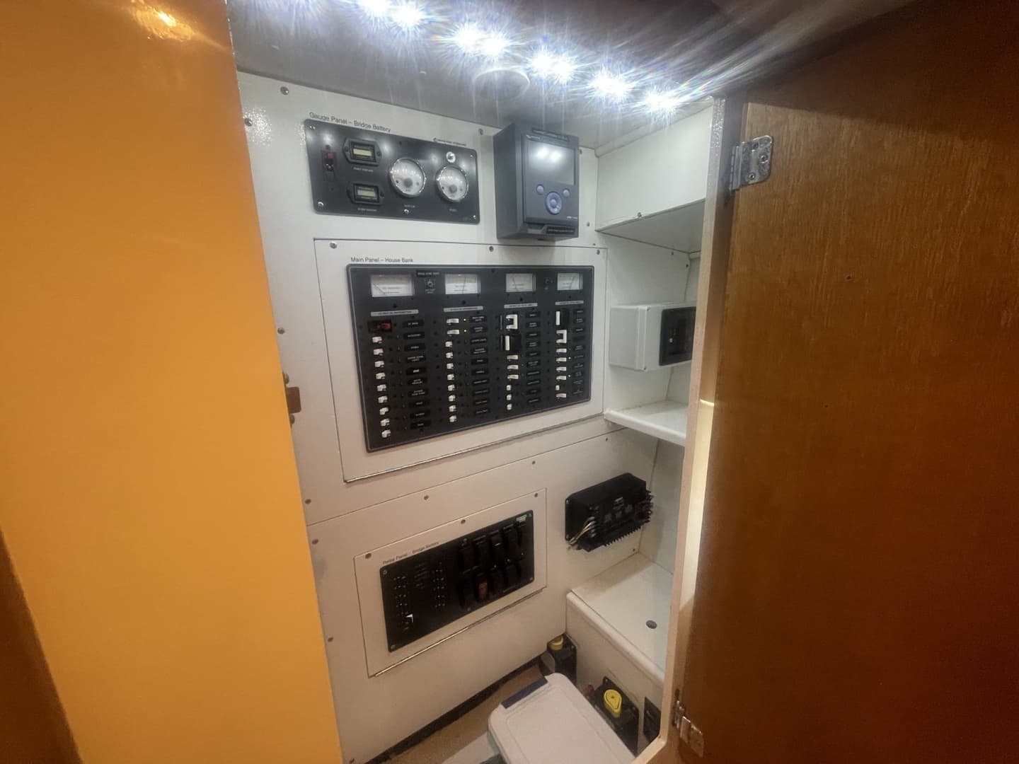 1968 Hatteras 34 Sportfisherman - Image 35