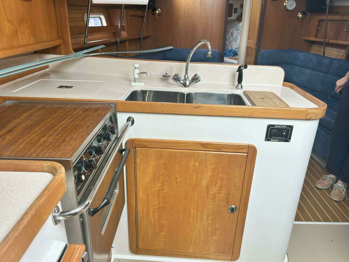 1999 Catalina 380 - Image 17