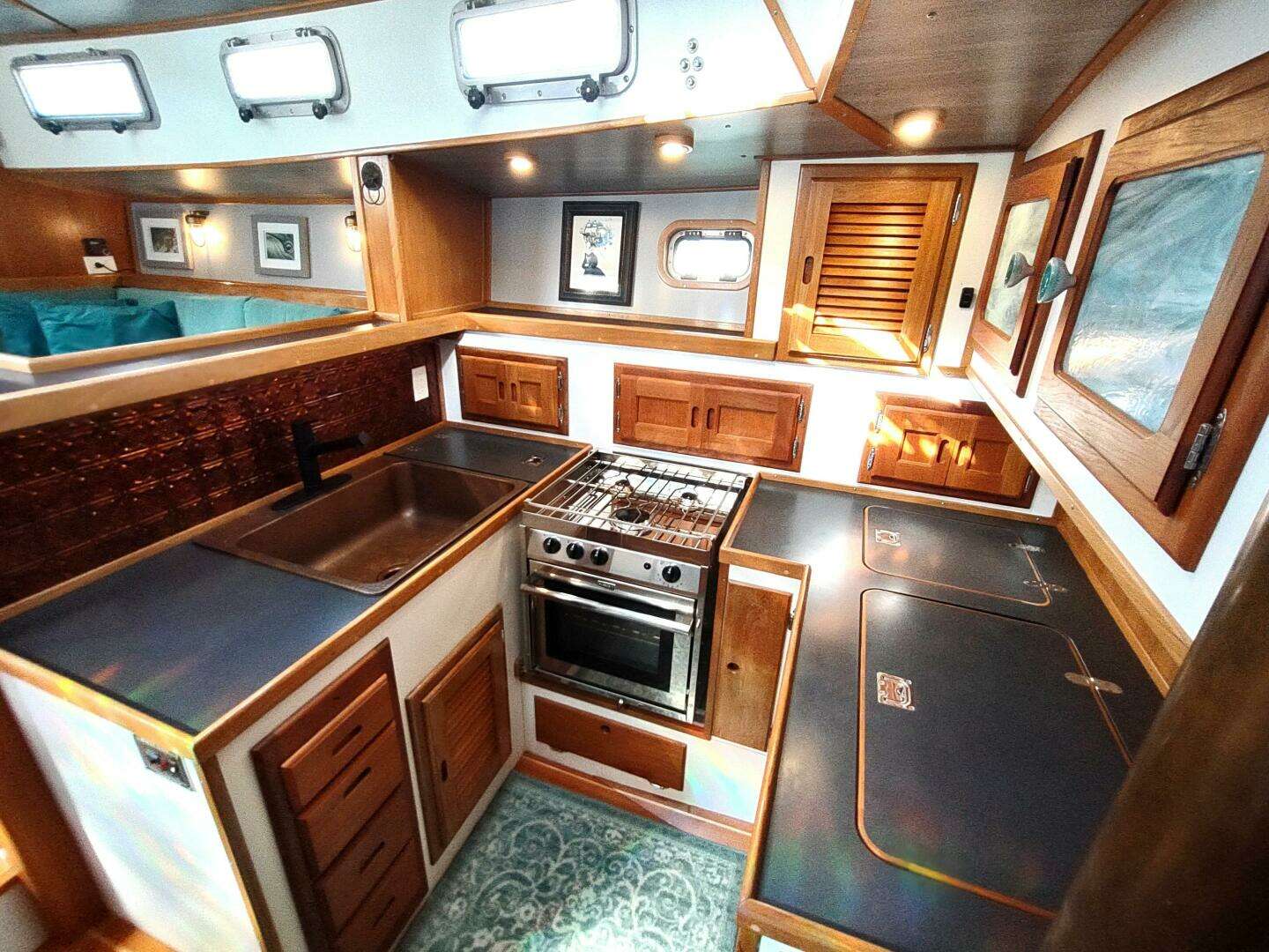 1988 Cascade 42 - Image 26