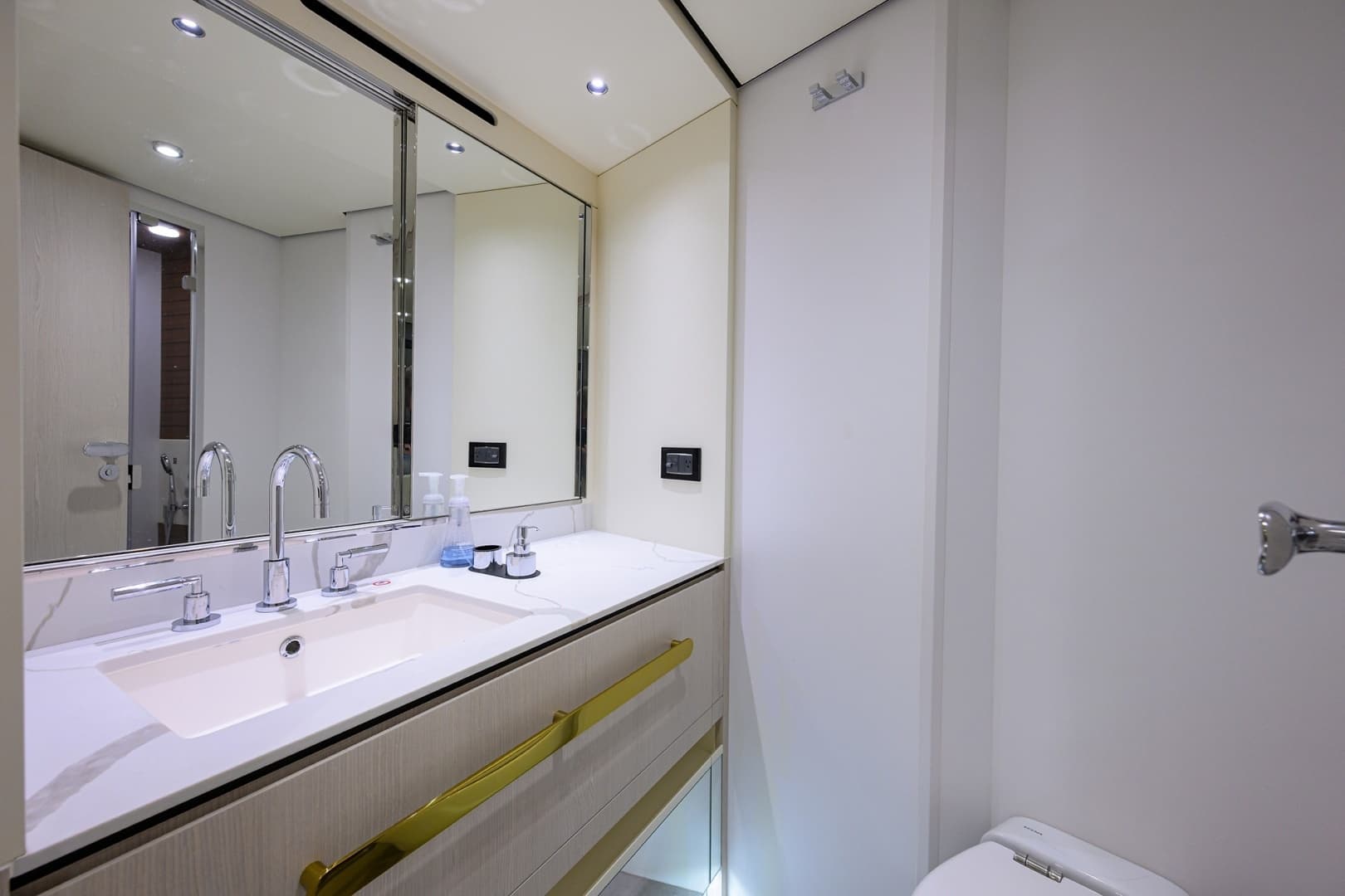 2024 Azimut Fly 78 - Image 58
