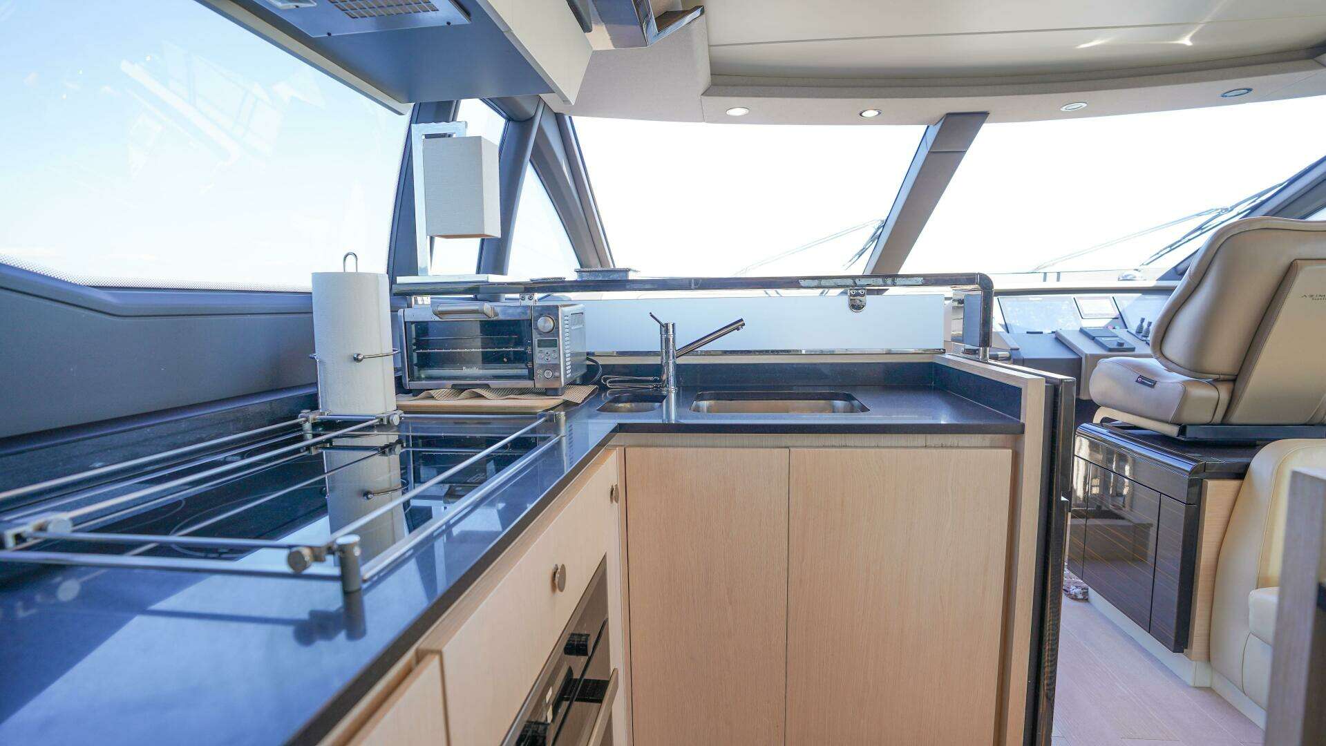 2017 Azimut 66 Flybridge - Image 30