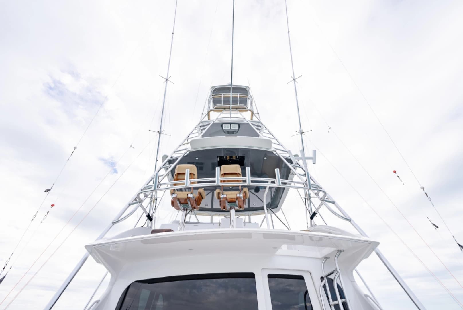 2003 Viking 45 Convertible - Image 9