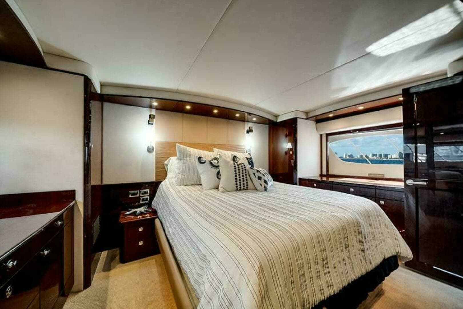 2012 Sea Ray 610 Sundancer - Image 29