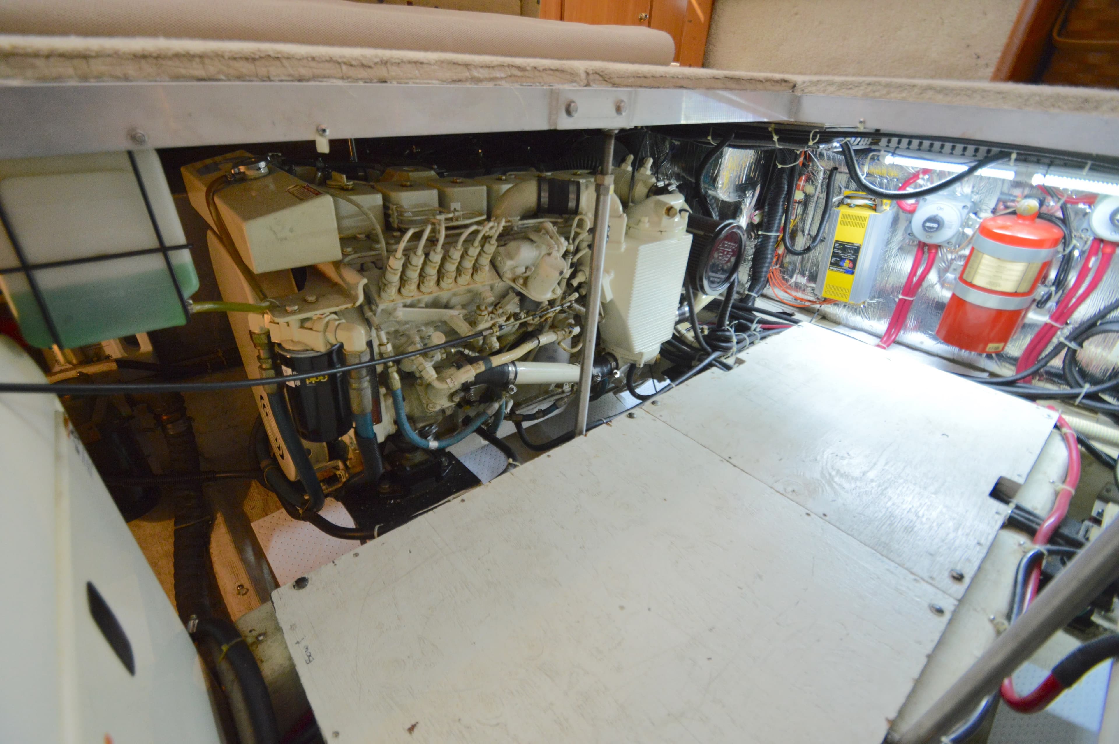 2001 Carver 406 Motor Yacht - 51