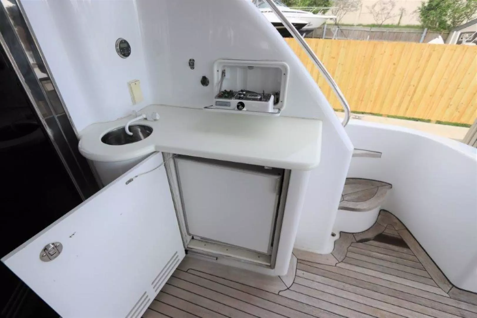 2006 Hatteras 80 - Image 10